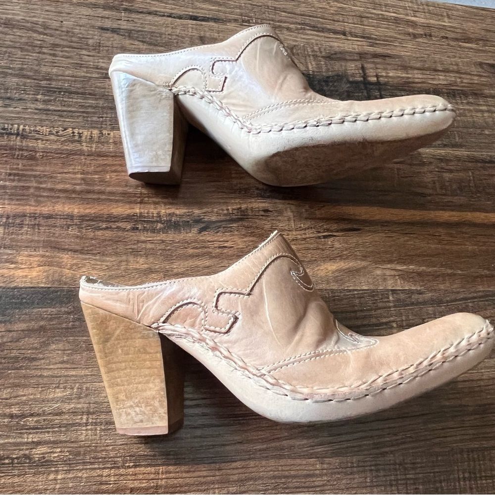 Frye Phoenix Light Tan Leather Slip On Mule Clog with Stacked Heel Size 5.5M - Picture 2 of 14
